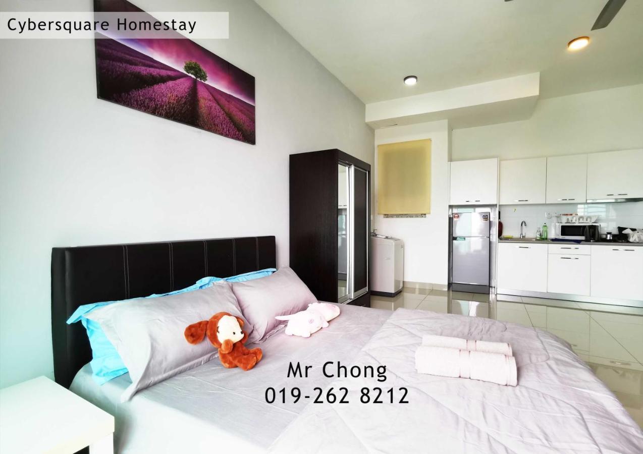 Apartment Cybersqaure With Netfilx @10 Min Walking Distance To Mcd